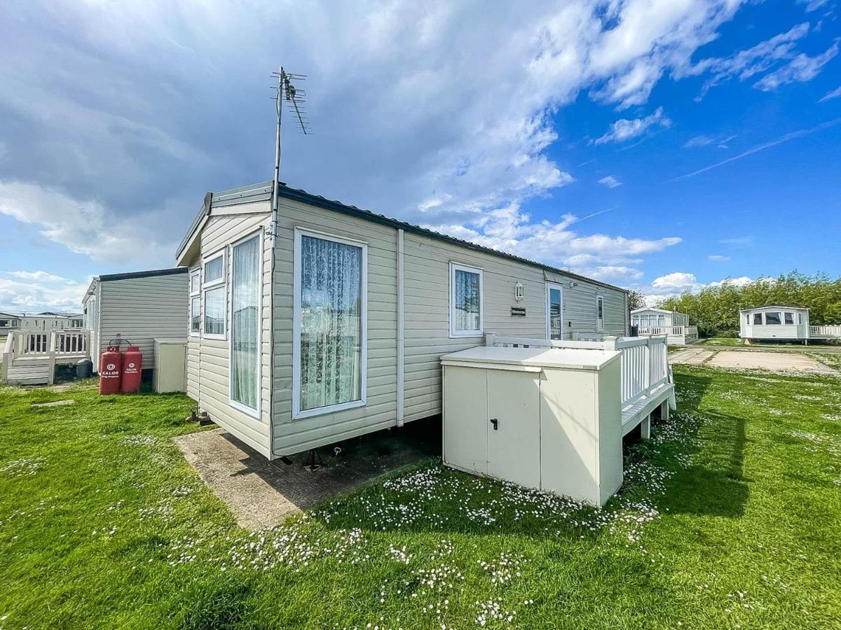 Lovely Caravan With Decking At Heacham Beach In Norfolk, Sleeps 6 Ref 21020C Extérieur photo